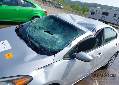 2016 Kia Forte Lx z USA, uszkodzony, nr VIN KNAFK4A60G5541963